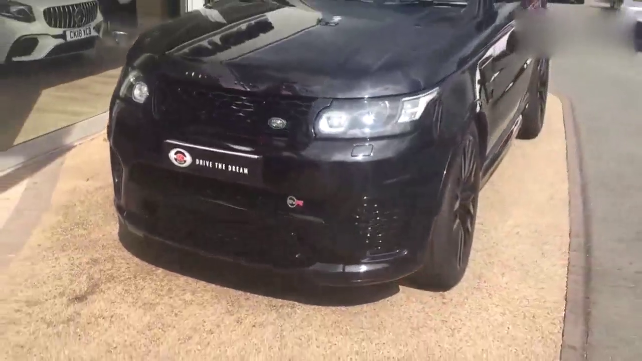SUV的外表 性能赛跑车，实拍路虎揽胜运动版SVR