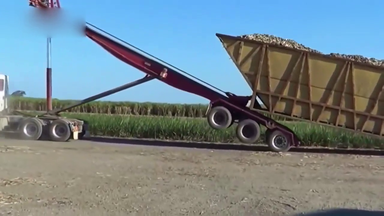 这卡车装货方式，这样也行？