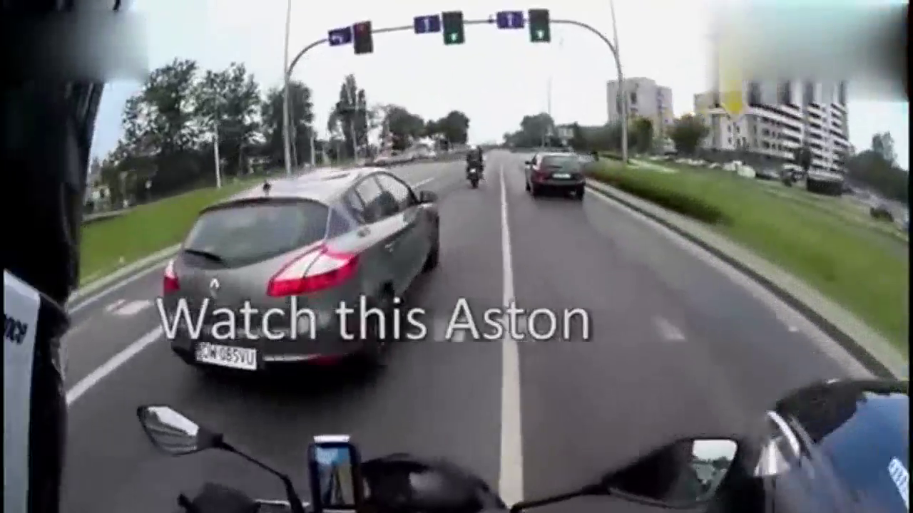 帅哥不好好开你的跑车，非要去追川崎，这下惨了吧！