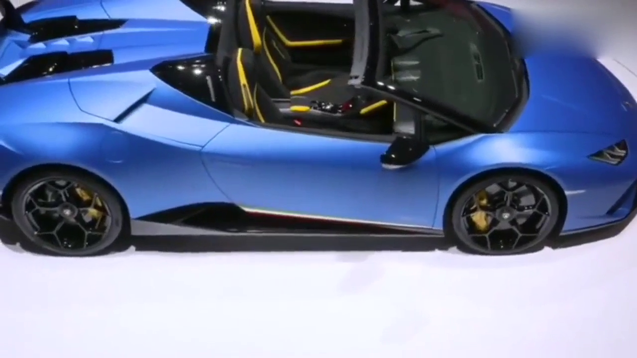 最新款兰博基尼跑车，按下敞篷变形后就知道有多霸气