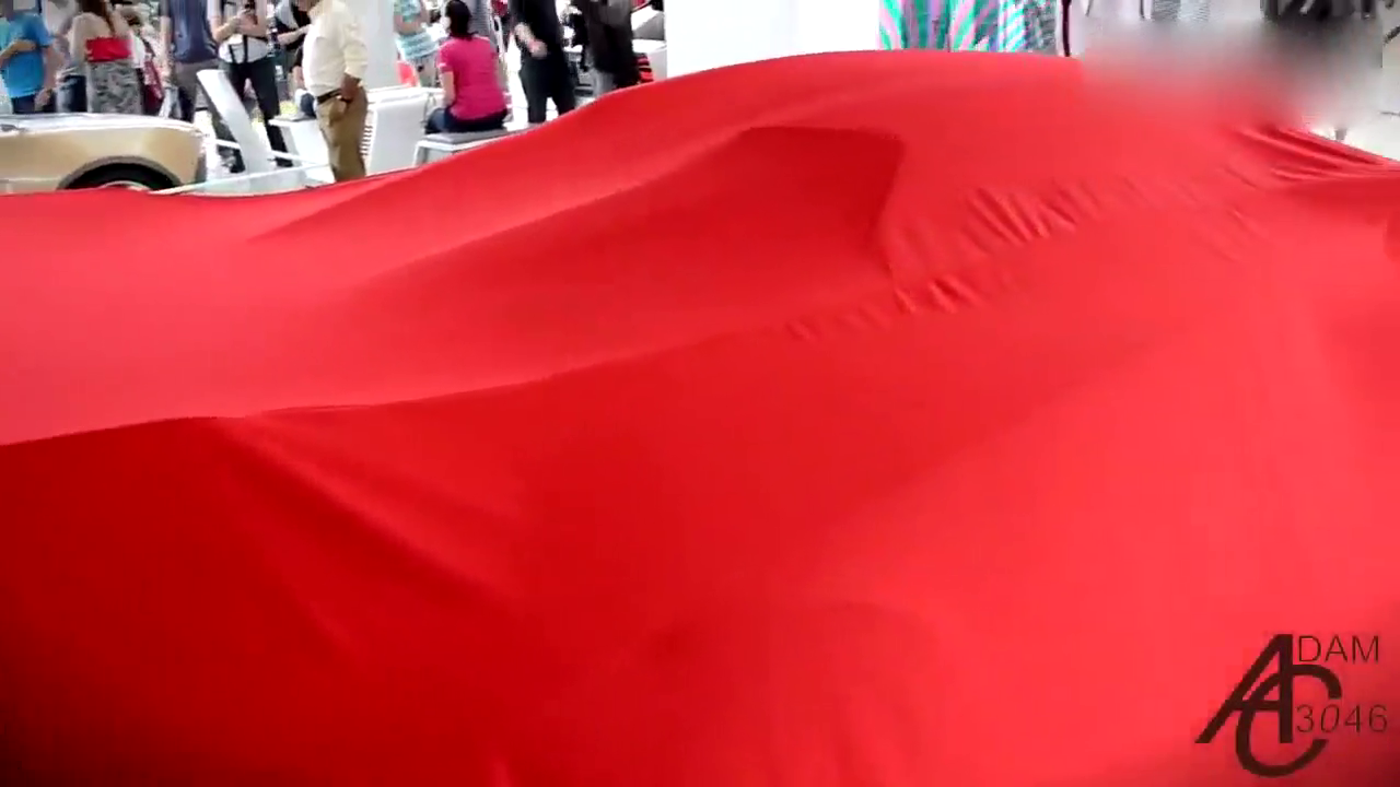 这辆2020年的跑车撕下红毯的一刹那，所有的跑车都失去了光彩