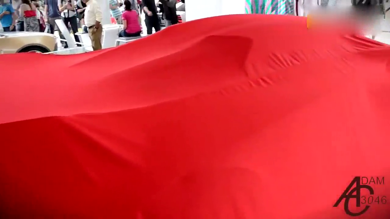 这辆2020年的跑车撕下红毯的一刹那，所有跑车都失去了光彩！