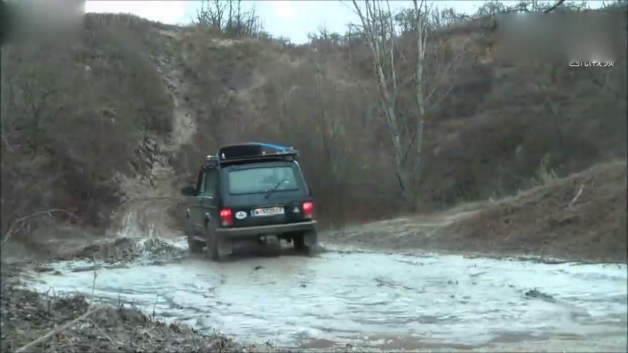 卡车 越野车 风风火火过泥潭