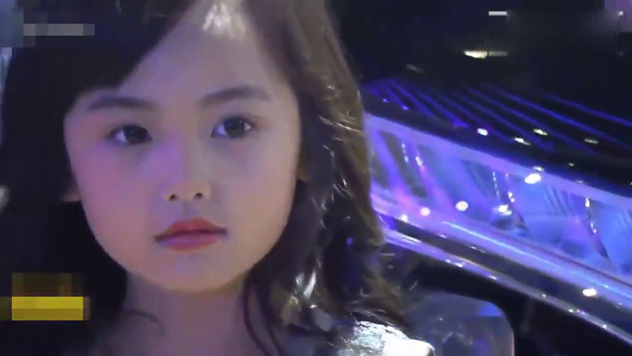 车展上最萌最小最可爱的小美女，简直萌化人心