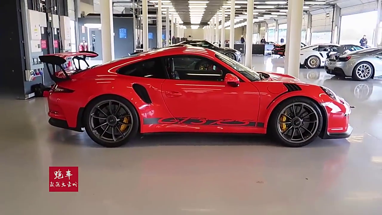 赛道看到的跑车，没想到经典的保时捷卡雷拉GT也在