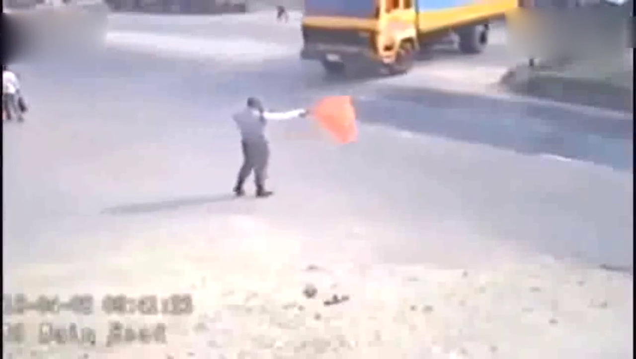 大卡车不听从指挥，执意抢行，酿成惨祸，五口命丧黄泉