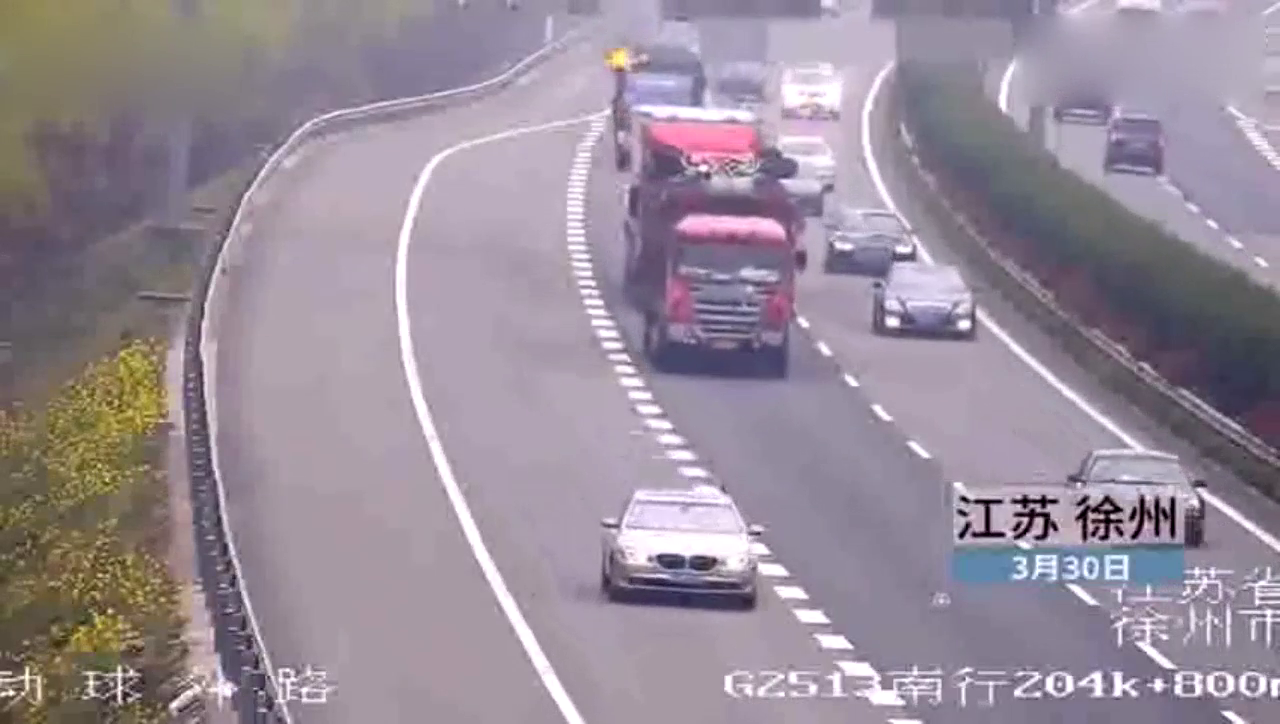 大卡车高速上忽然起火，司机没发现，结果实在太惨了！