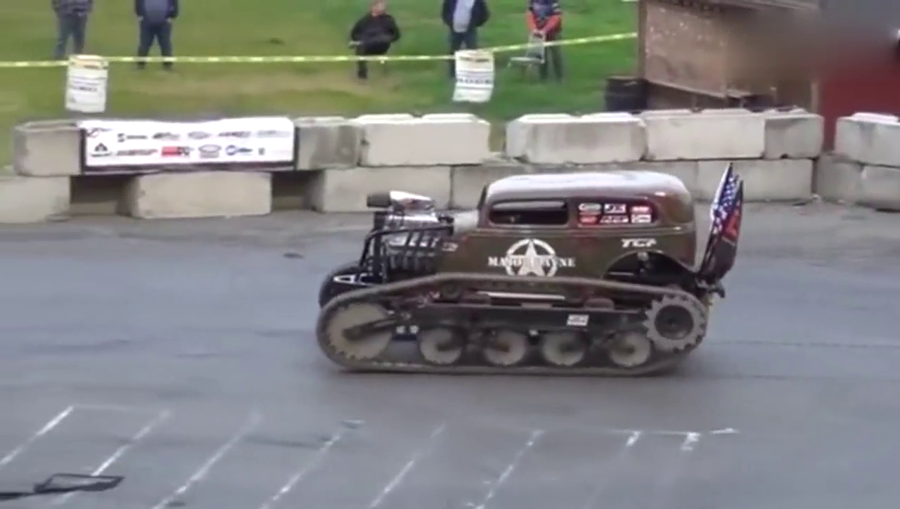 卡车改装成履带车后气势太强大了 战斗力满满啊！