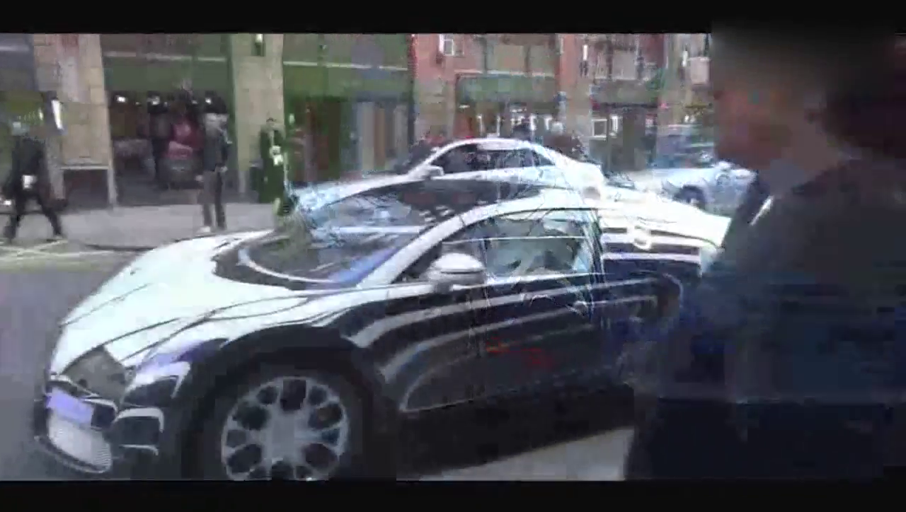 布加迪跑车司机下车的那一刻，停车场保安瞬间懵了！