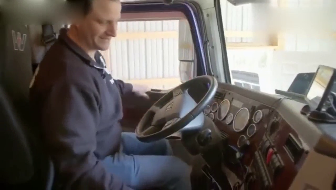 男子亲手改装了一台卡车机头？