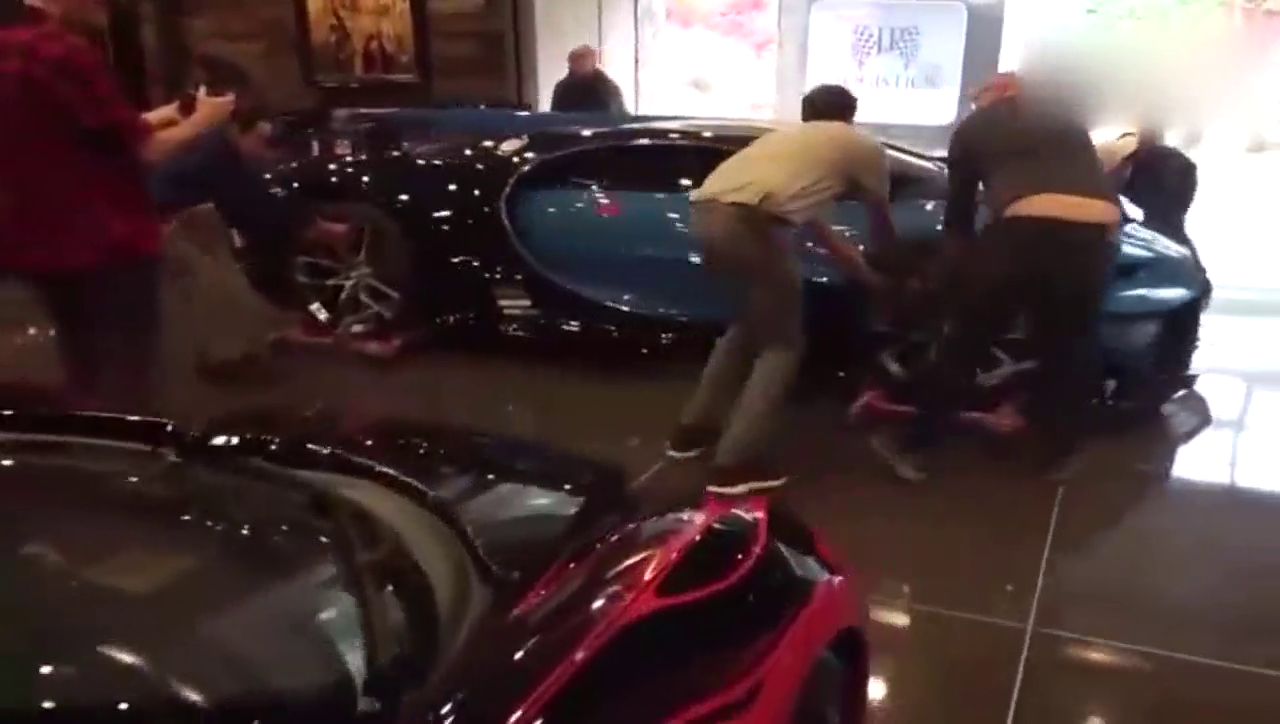 几千万买辆布加迪超级跑车，竟然还送个霸气的箱子！