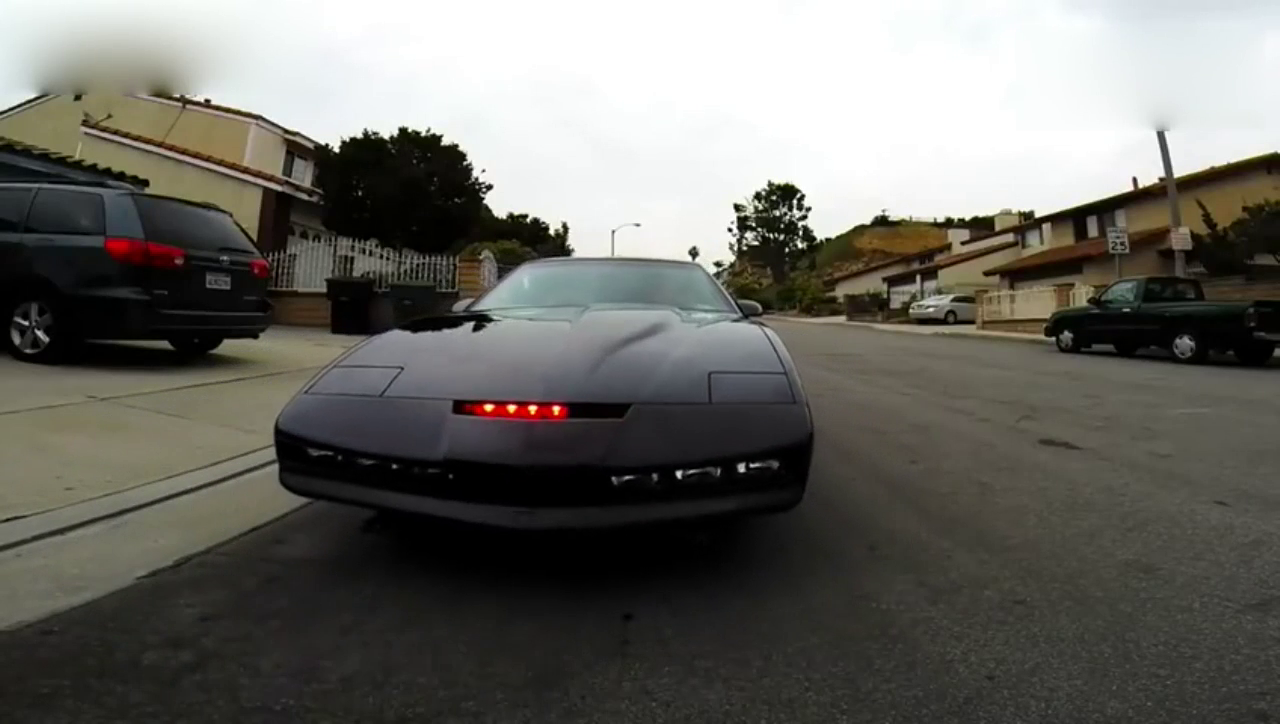 跑车上路那一刻，我才知道啥叫科技感！有点像未来跑车！