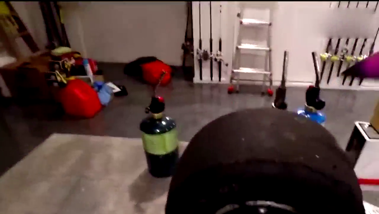 跑车的轮胎质量有多好，一刀下去见证真相！