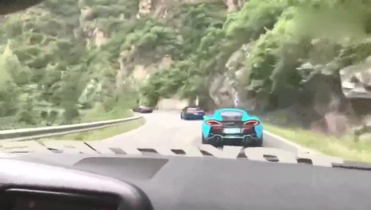 超级跑车山路奔袭，就没有它不敢去的地儿！