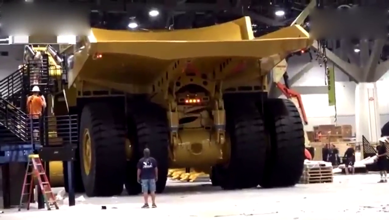 卡特巨无霸矿用卡车 什么样的老司机能驾驭的了