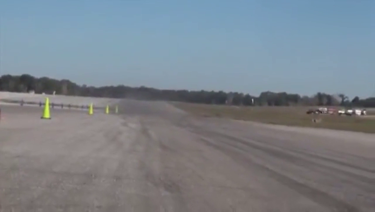 看看别人家的跑车户外表演