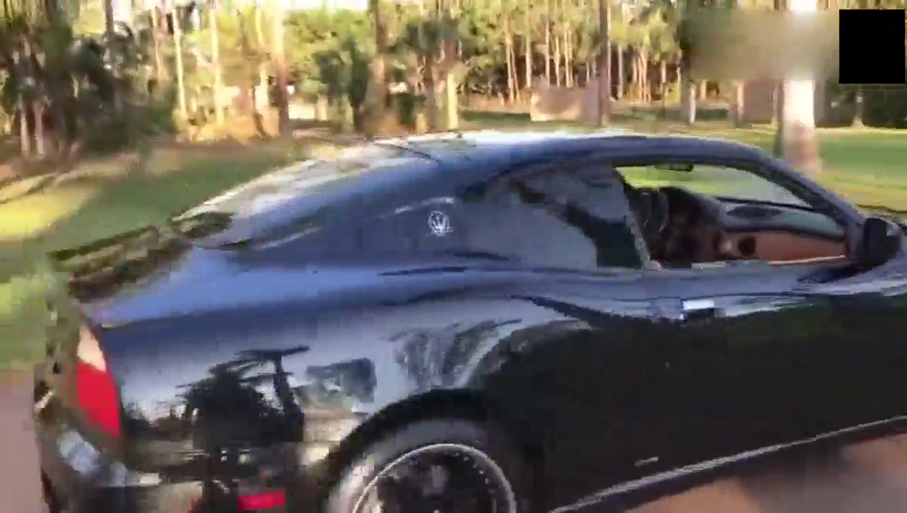 十几年前的玛莎拉蒂跑车，打开引擎盖的那一刻才知道什么是技术