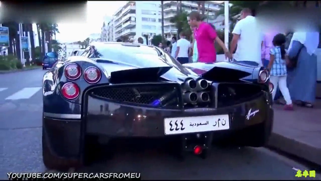 小伙靠在帕加尼跑车的引擎盖上玩耍, 五秒后瞬间懵了