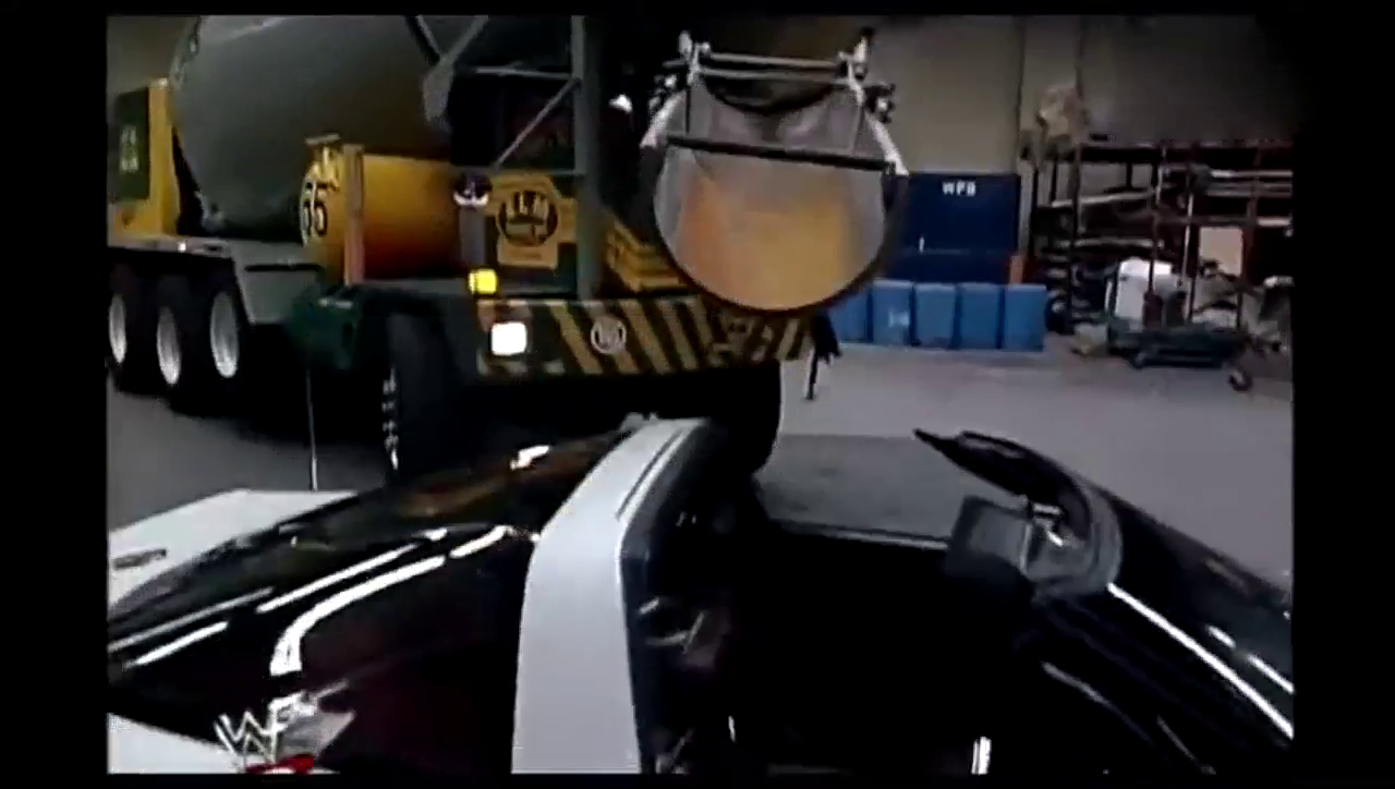 小伙一言不合，灌了老板豪华跑车一车水泥，老板目瞪口呆