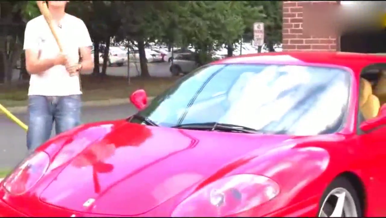 法拉利跑车为什么卖这么贵，看这挡风玻璃就知道了