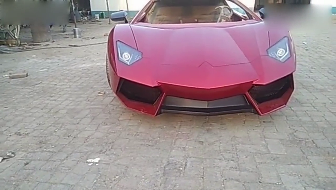 小伙自造的兰博基尼跑车，可惜不能上路