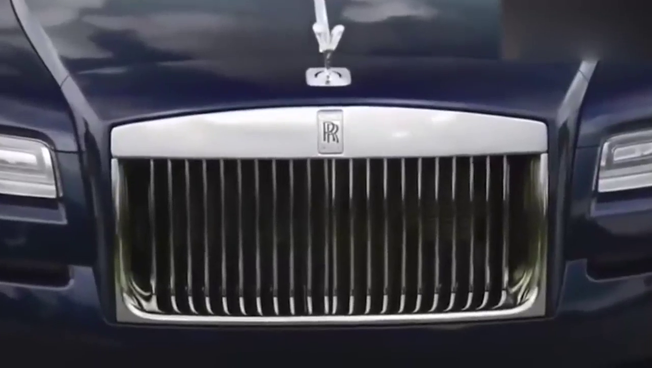 劳斯莱斯跑车到底贵在哪，一个急转弯完全展现出来！