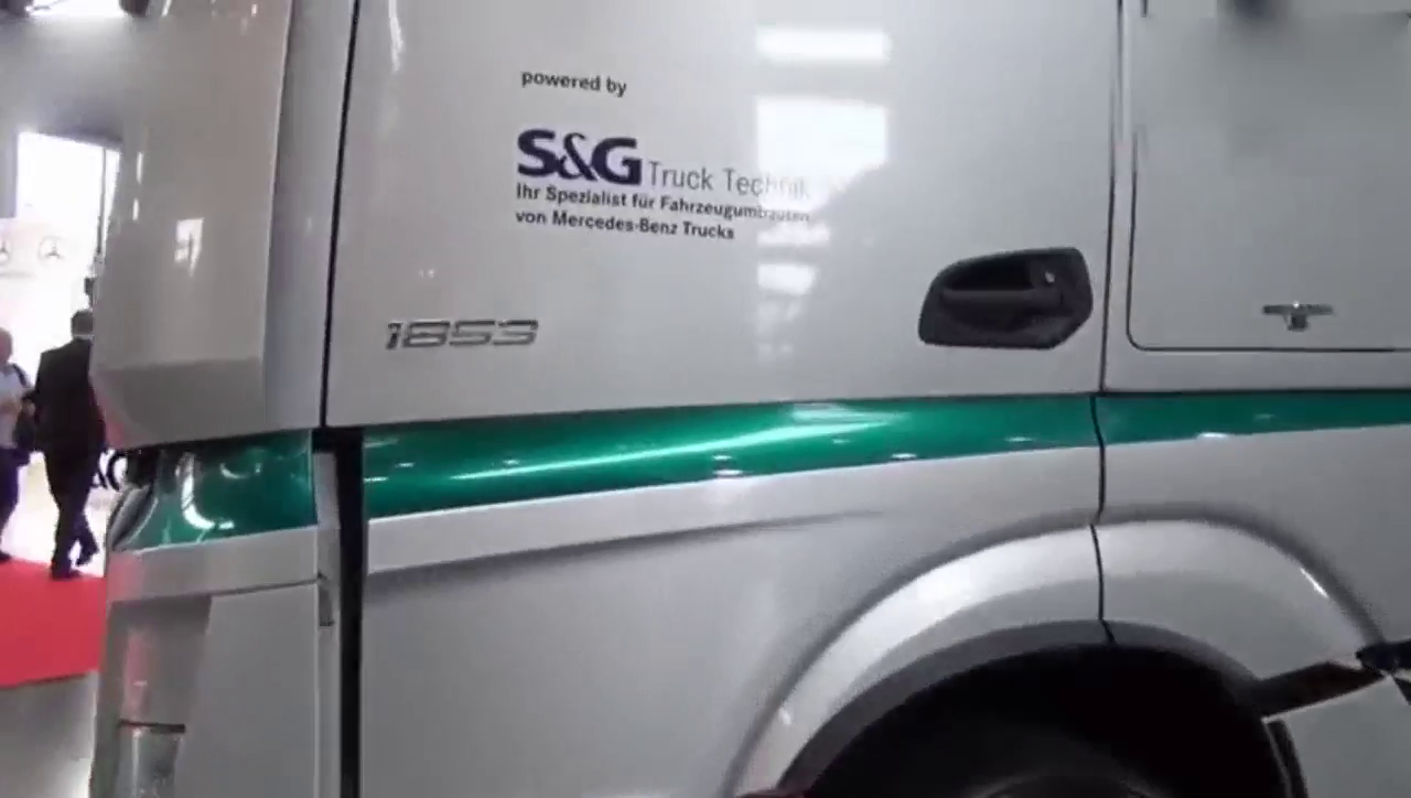 卡车界的劳斯莱斯，奔驰卡车，内饰太霸气了！