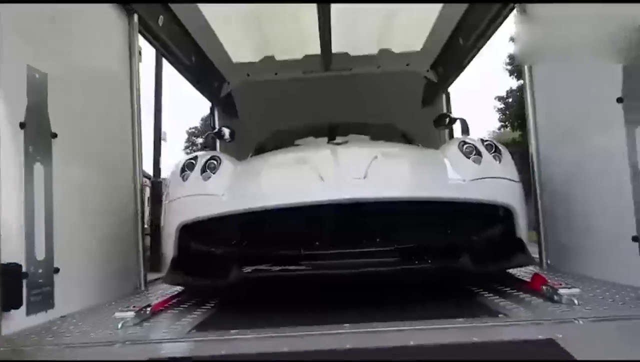 3000玩的帕加尼跑车，太炫酷了！这个价钱没白花