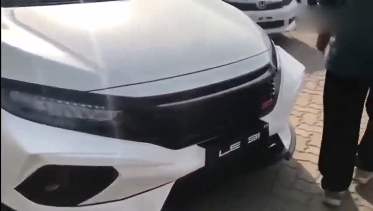 改装车聚会 十代思域改装秀 很帅，尾部超唬人