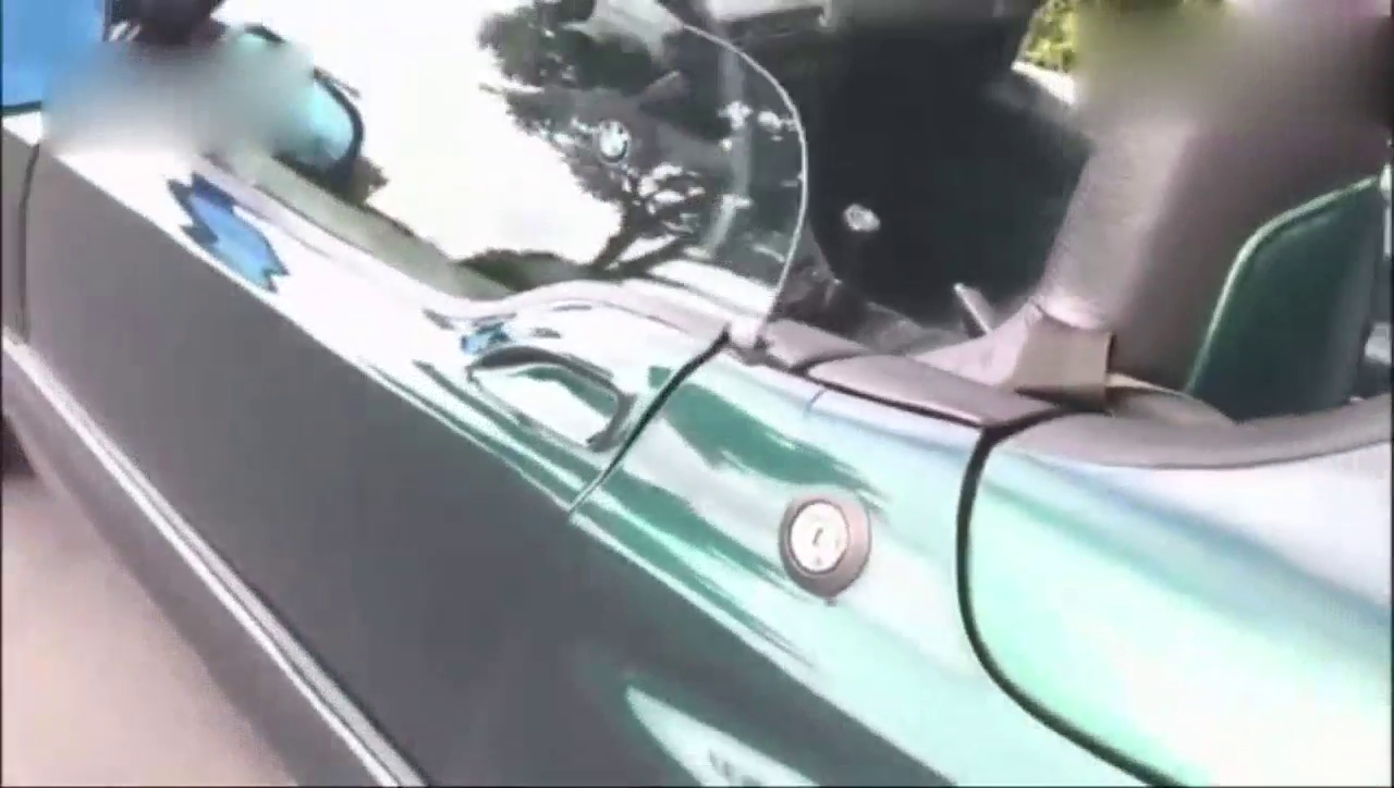 30年前的宝马Z1跑车，车门的打开方式比兰博基尼都耀眼