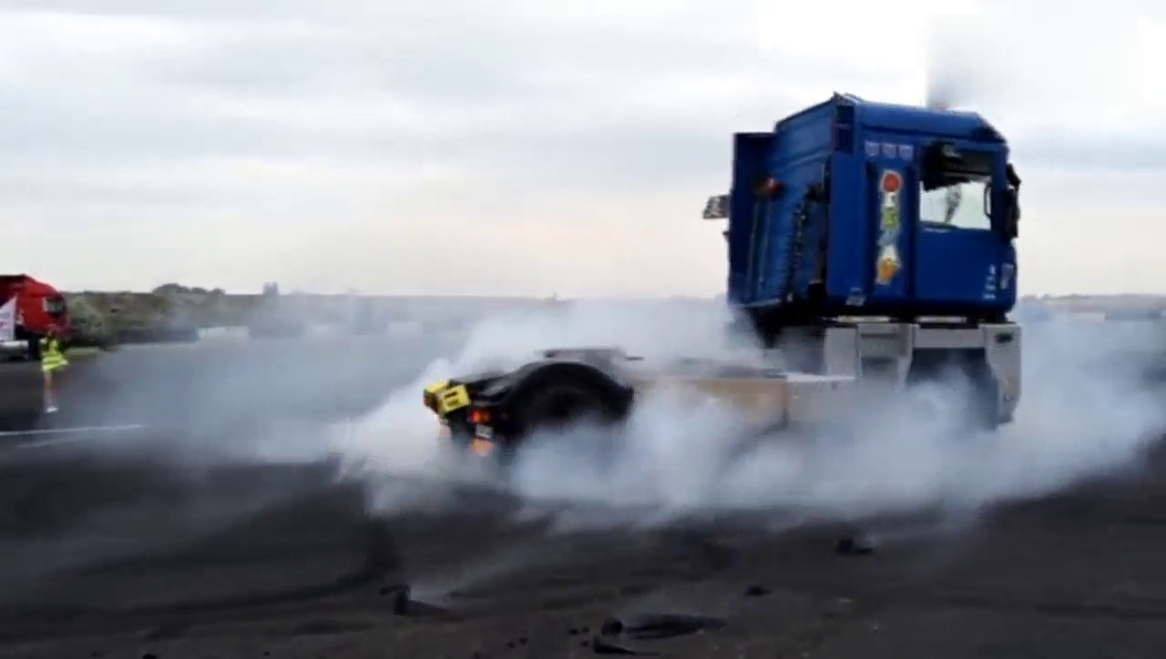 卡车老司机大玩漂移