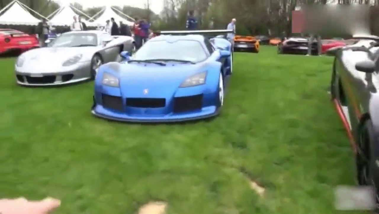 千万级的跑车聚会，这一片草坪上，就值好几个亿了吧