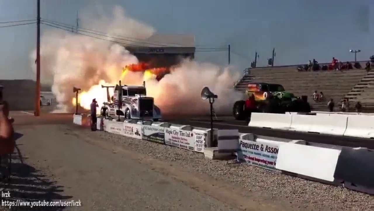 卡车装上了火箭喷射器就是非同凡响了！