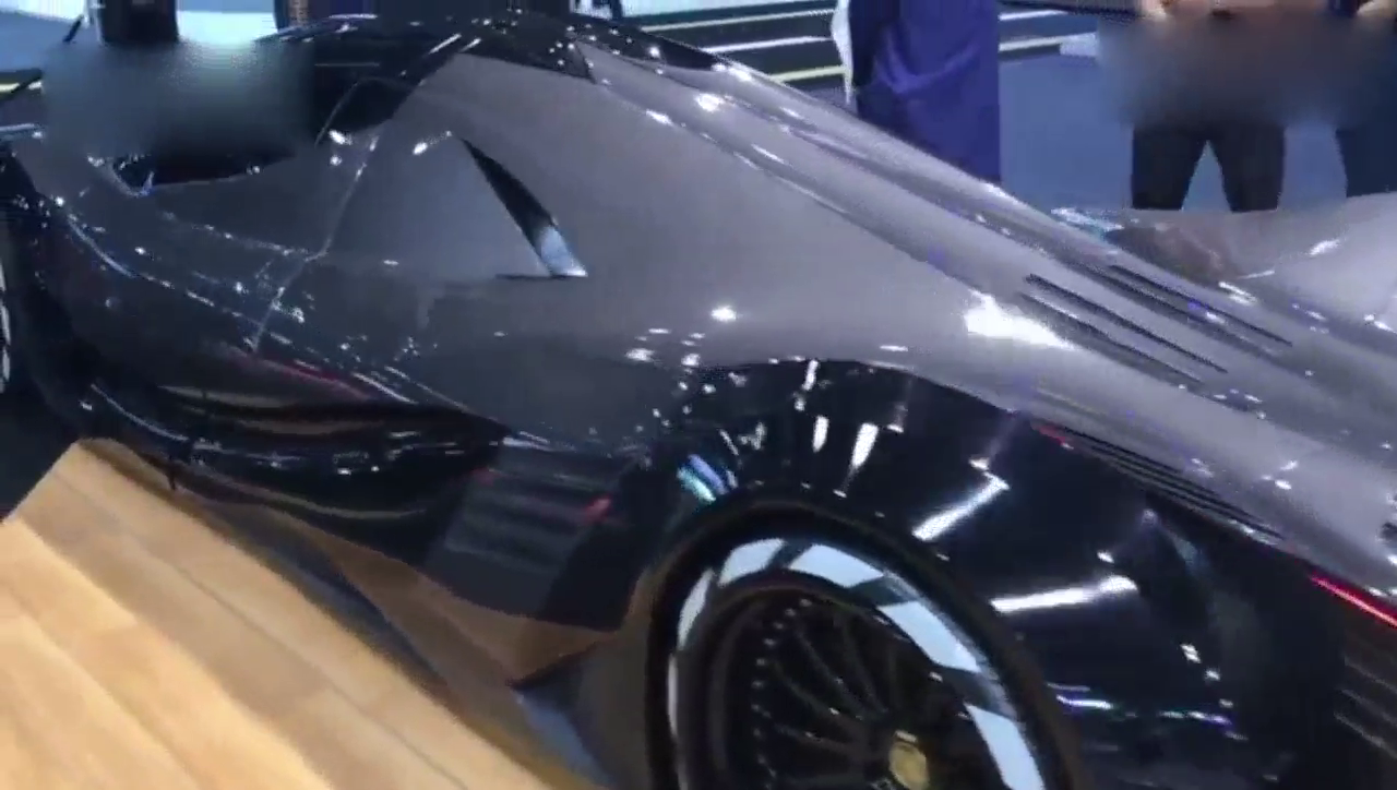 超级跑车尾巴有2个火炮，最高时速560km