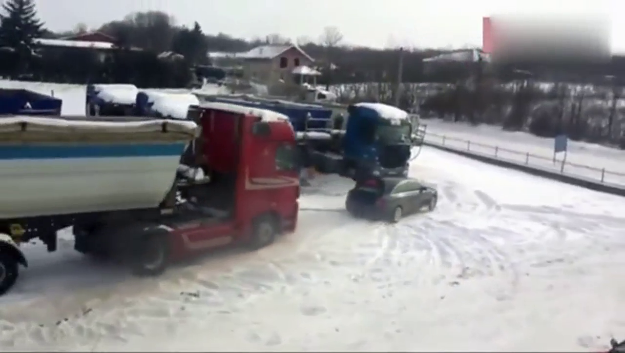 奥迪Quattro四驱到底有多强轻松拉动几十吨卡车,网友和H9比比