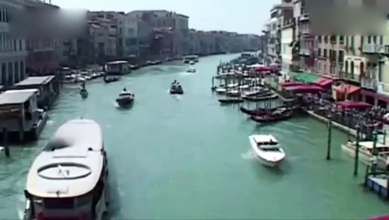 城会玩！牛人打造纯木法拉利跑车，霸气威武水上跑