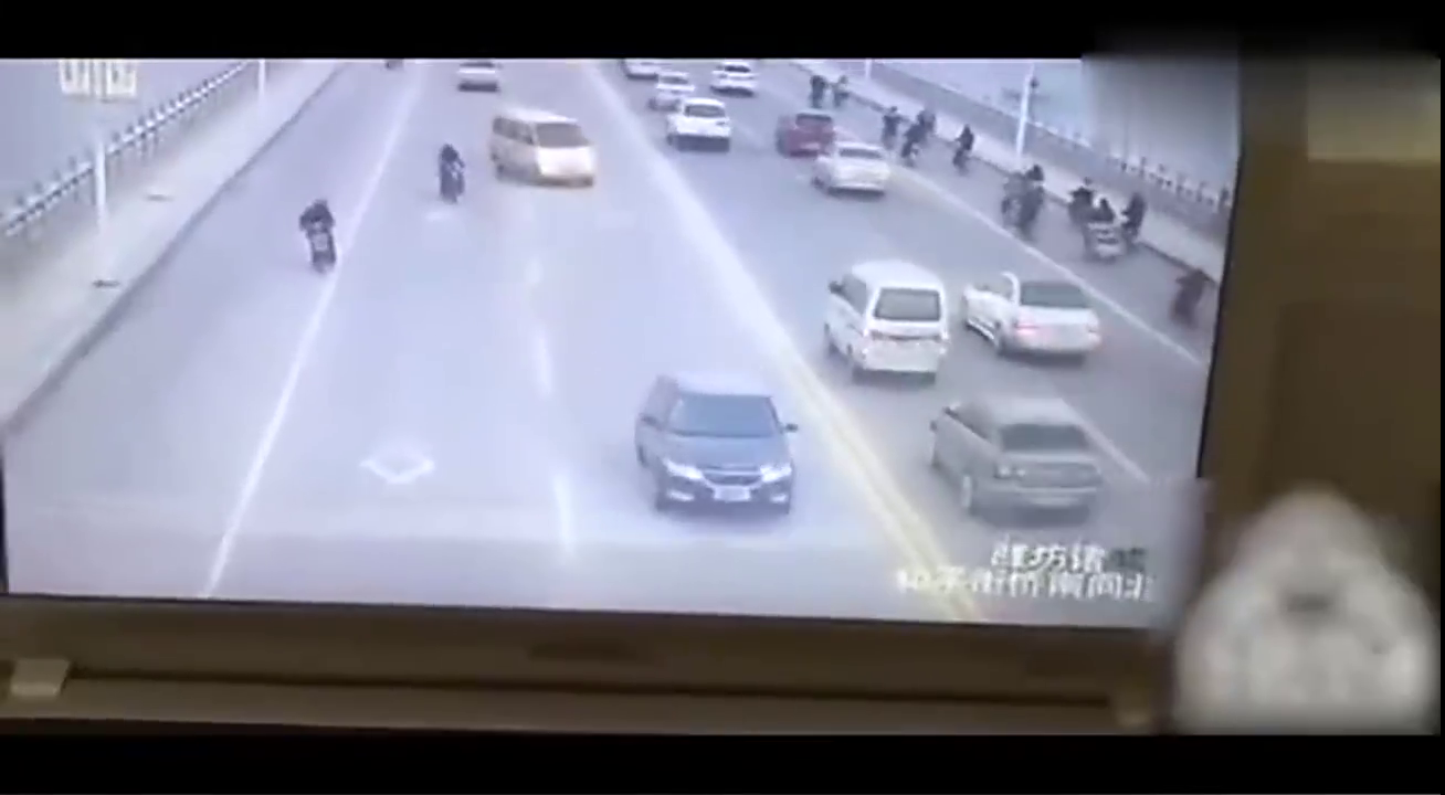 有你这样骑电动车的吗简直比碰瓷还可恶