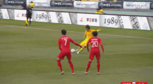 终于赢了！中国男足2-0中国香港获东亚杯首胜 避免创历史最差战绩