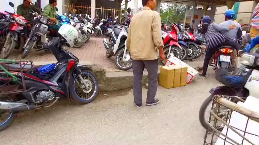 越南街头连出租车都是日产车当地人说日本汽车省油又耐用