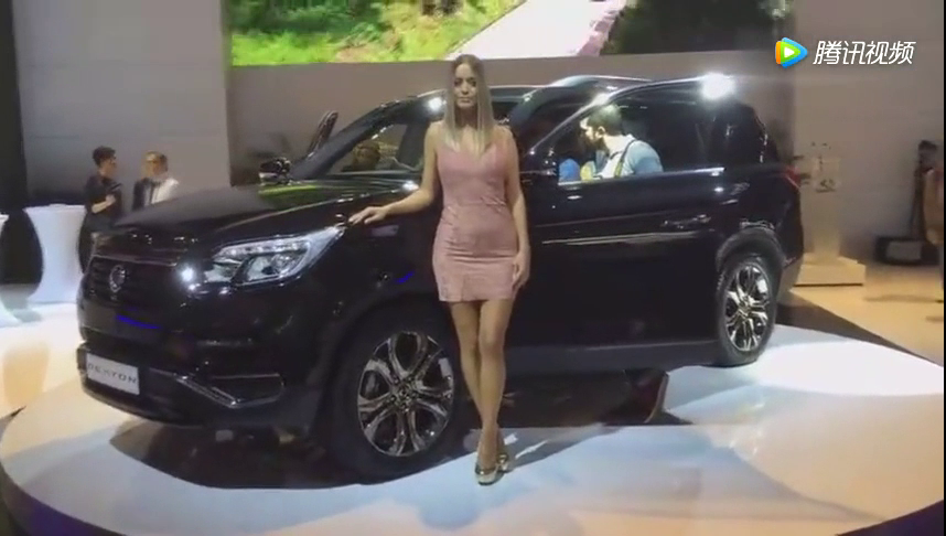 豪车黑美女最好，可是已不是国内车展的标配了