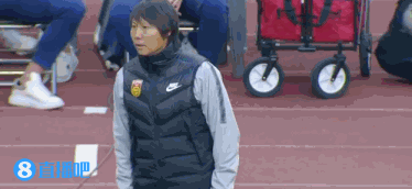 第8分钟进球！中国足球1-0领先，李铁首胜机会来了，对手连续压迫