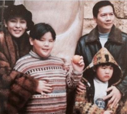 向华强到底多有钱,看向佐20年前生活就知道,网