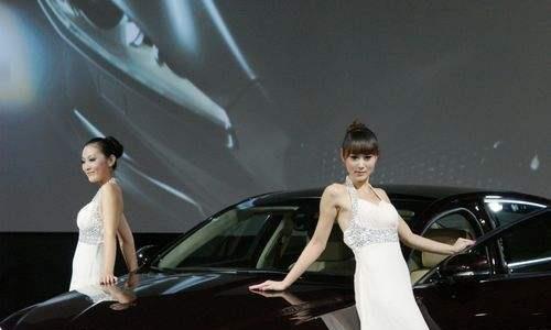 捷豹不温不火？带车模亮相，完全不输BBA