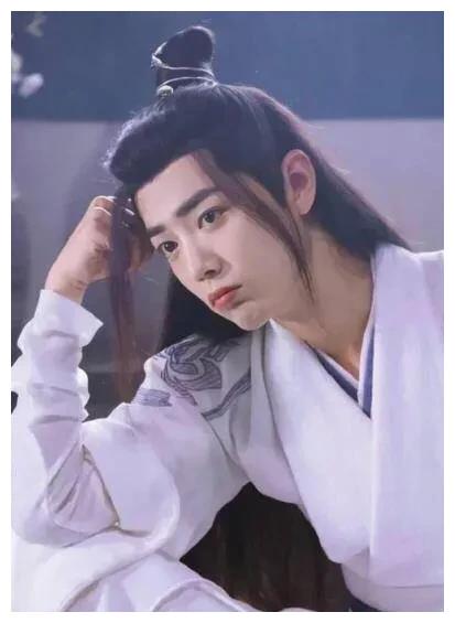 肖战有个著名的黑粉,是大导演说肖战无演技,为此小编有话要说