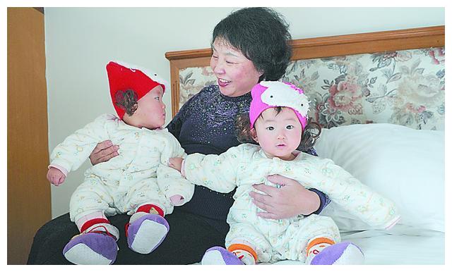 60岁生下双胞胎的盛海琳已后悔：“如果能重来，我不会要孩子！”