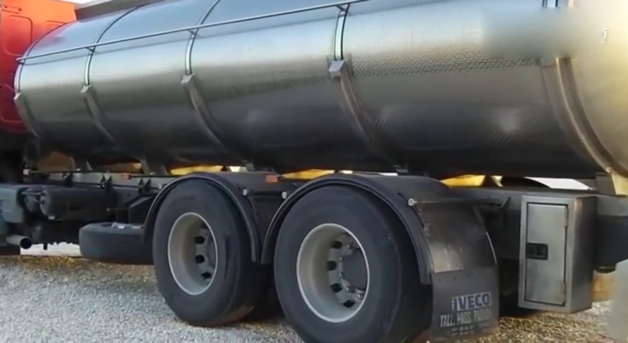 一直以为家用车才有空气悬架，原来卡车也有