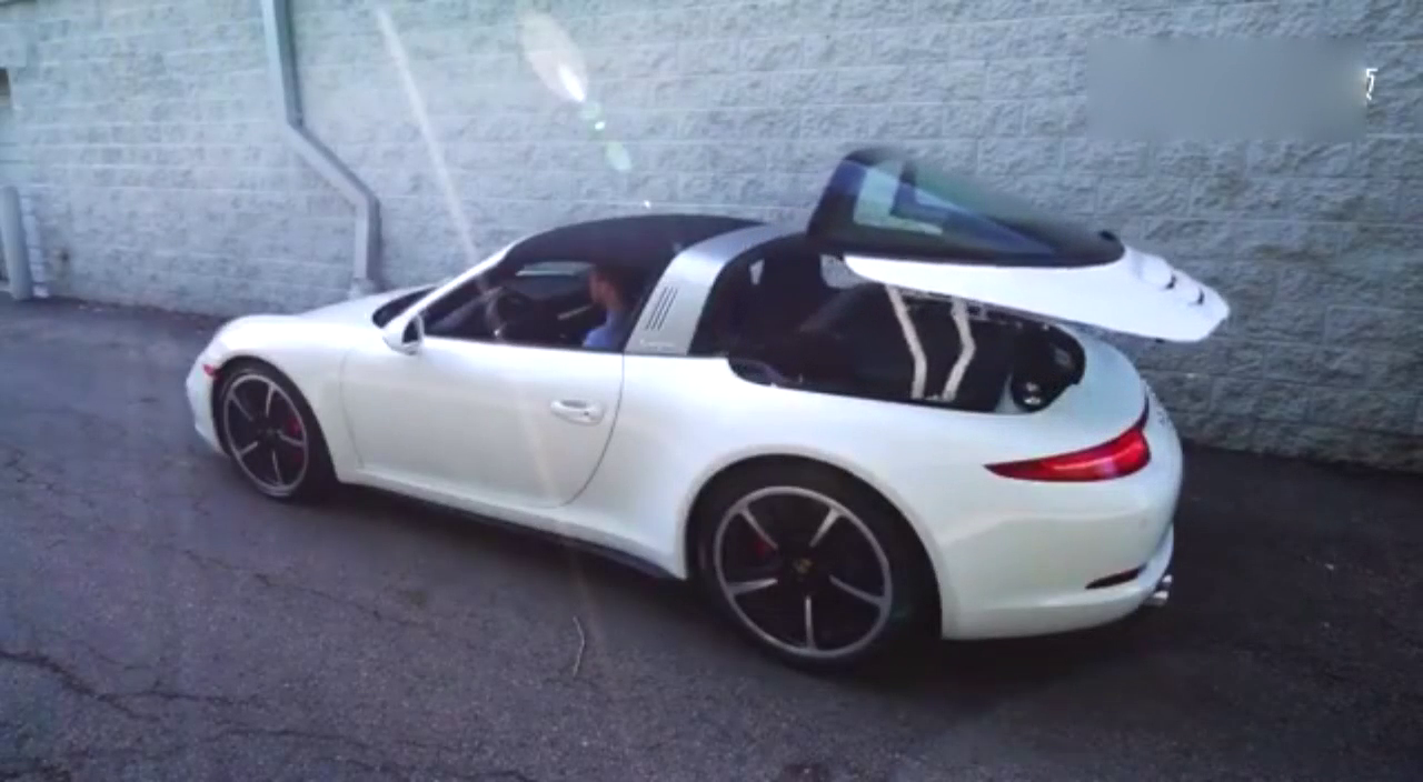 邻居家新买的敞篷保时捷跑车