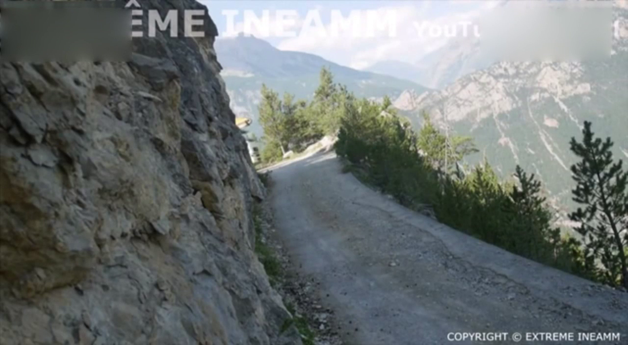 心惊胆寒！沃尔沃卡车山崖边惊险行车