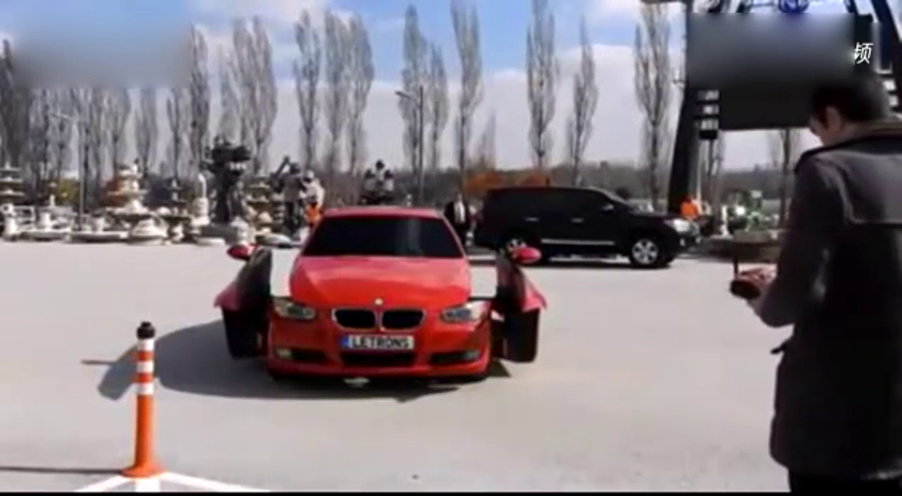 宝马M4跑车改装成现实版变形金刚，看着太强悍了啊