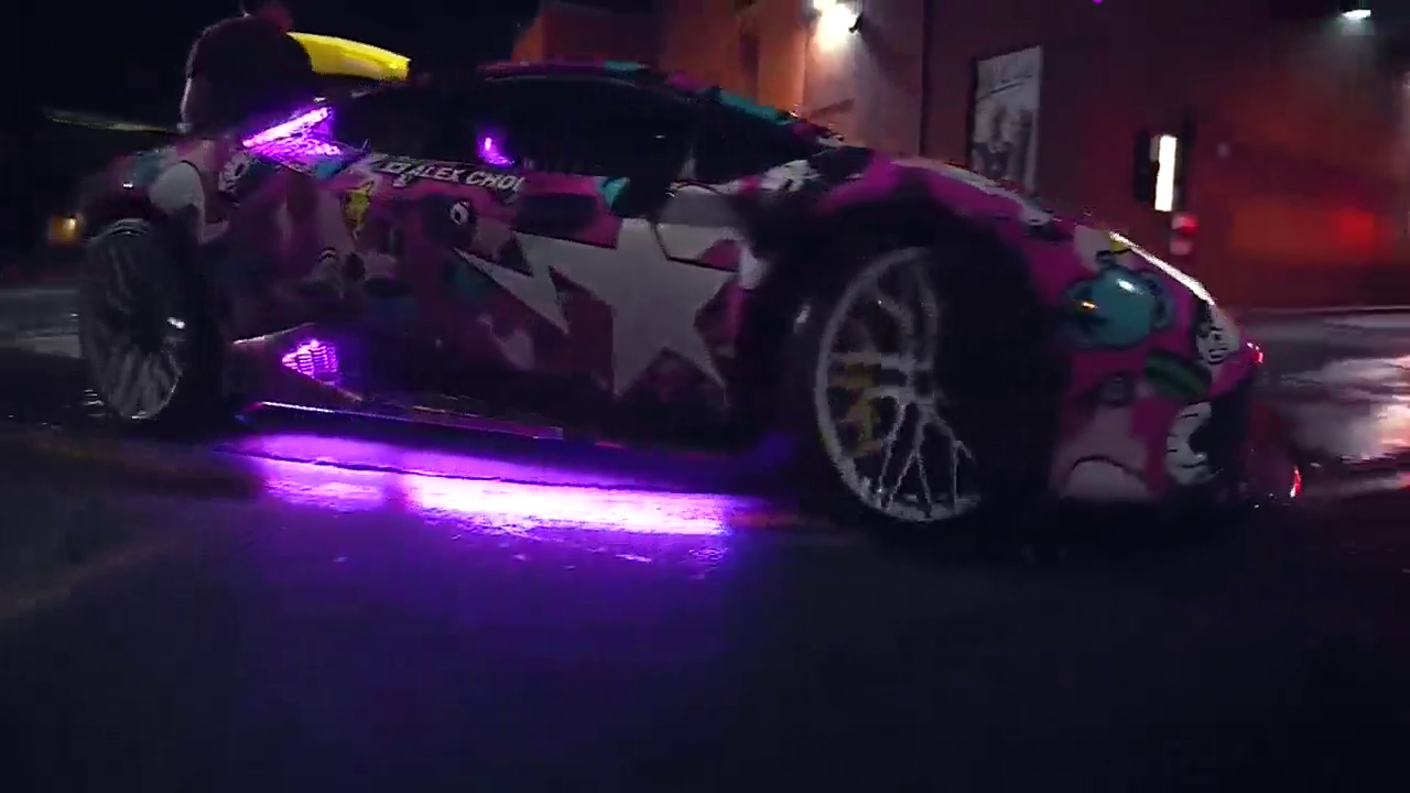 开着跑车去点餐，好霸气的点餐方式！